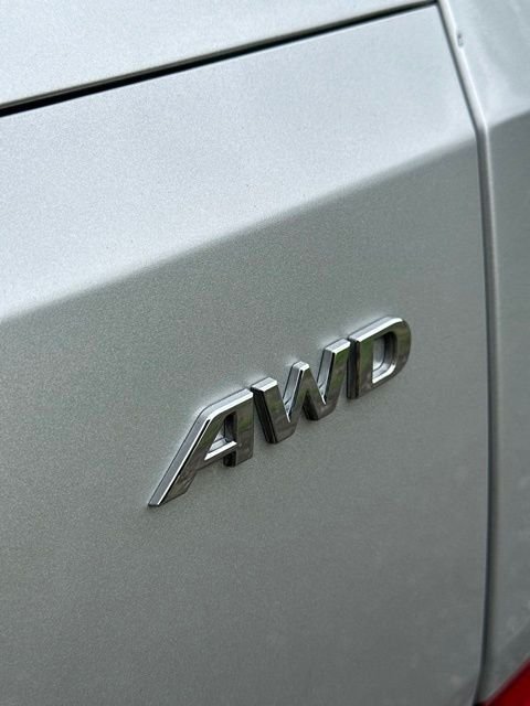 Used 2018 Molten Silver Hyundai SEL image 31