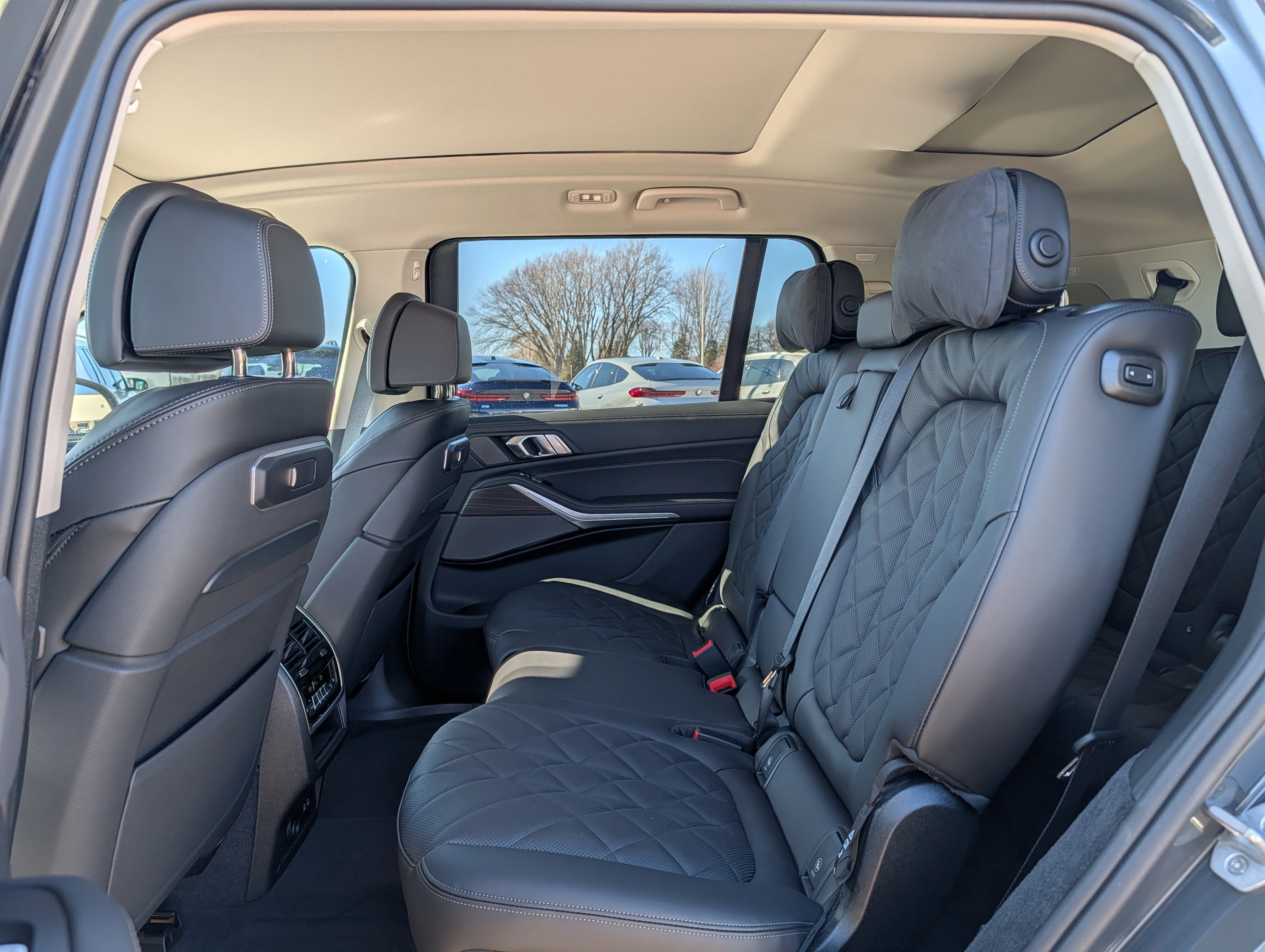 New 2026 Dravit Grey Metallic BMW xDrive40i image 6