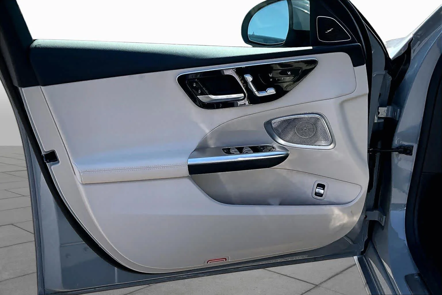 New 2026 MANUFAKTUR Alpine Grey Mercedes-Benz C 300 image 12