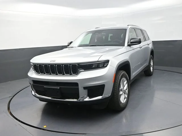 New 2026 Silver Zynith Exterior Paint Jeep Laredo image 5
