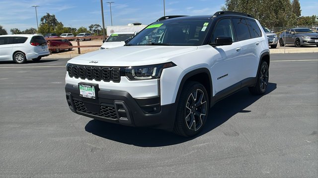New 2026 Bright White Clear-Coat Exterior Paint Jeep Overland image 7