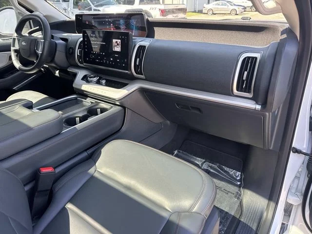 Certified Used 2025 Oxford White Ford Active image 25