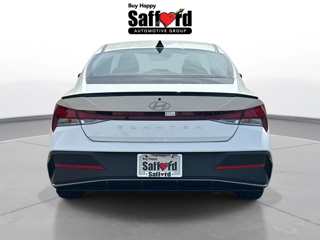 Used 2025 White Hyundai SEL Sport image 6