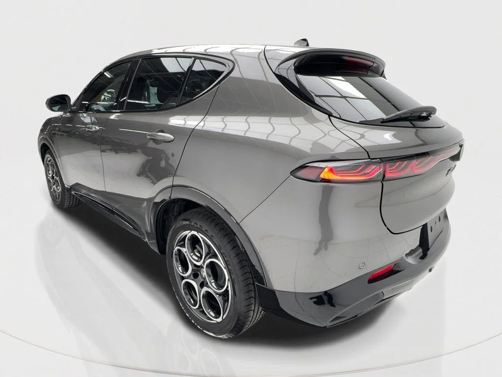 New 2025 Silver Alfa Romeo Base image 9