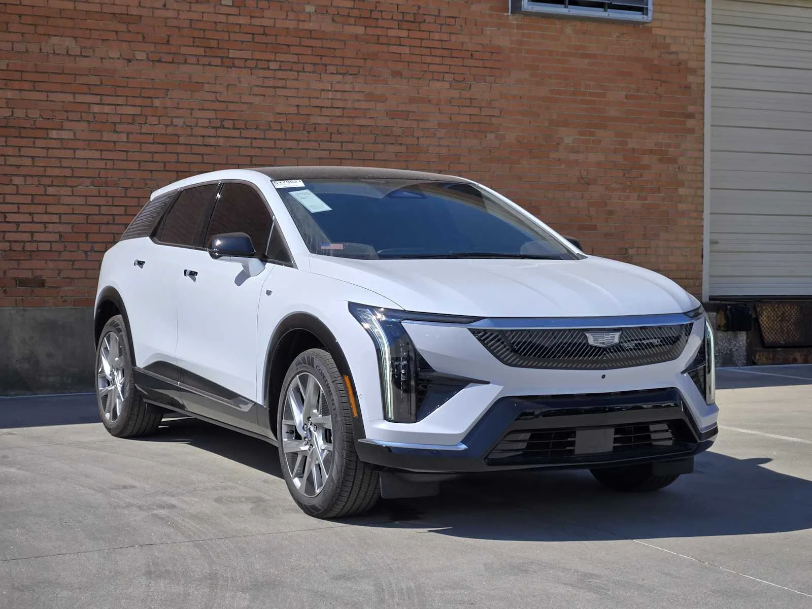New 2027 Vibrant White Tricoat Cadillac Luxury image 2