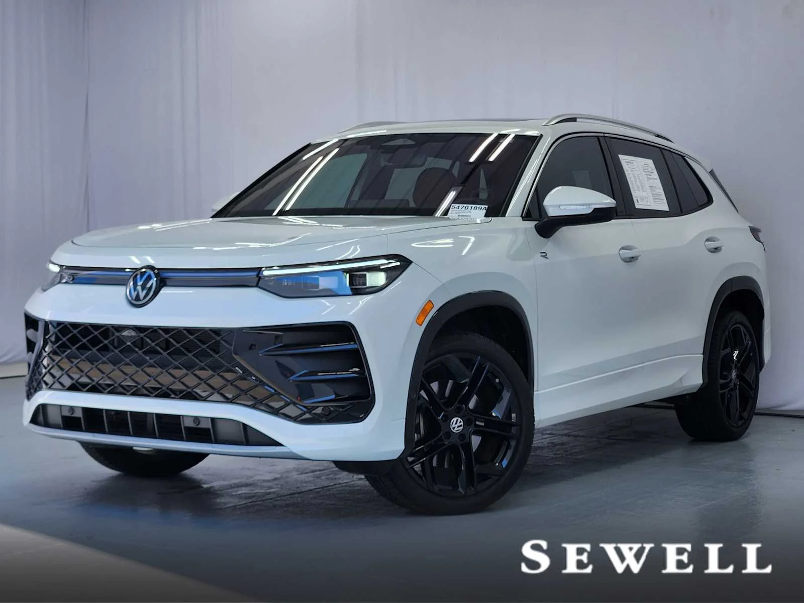 Pre-Owned 2025 Volkswagen SEL R-Line