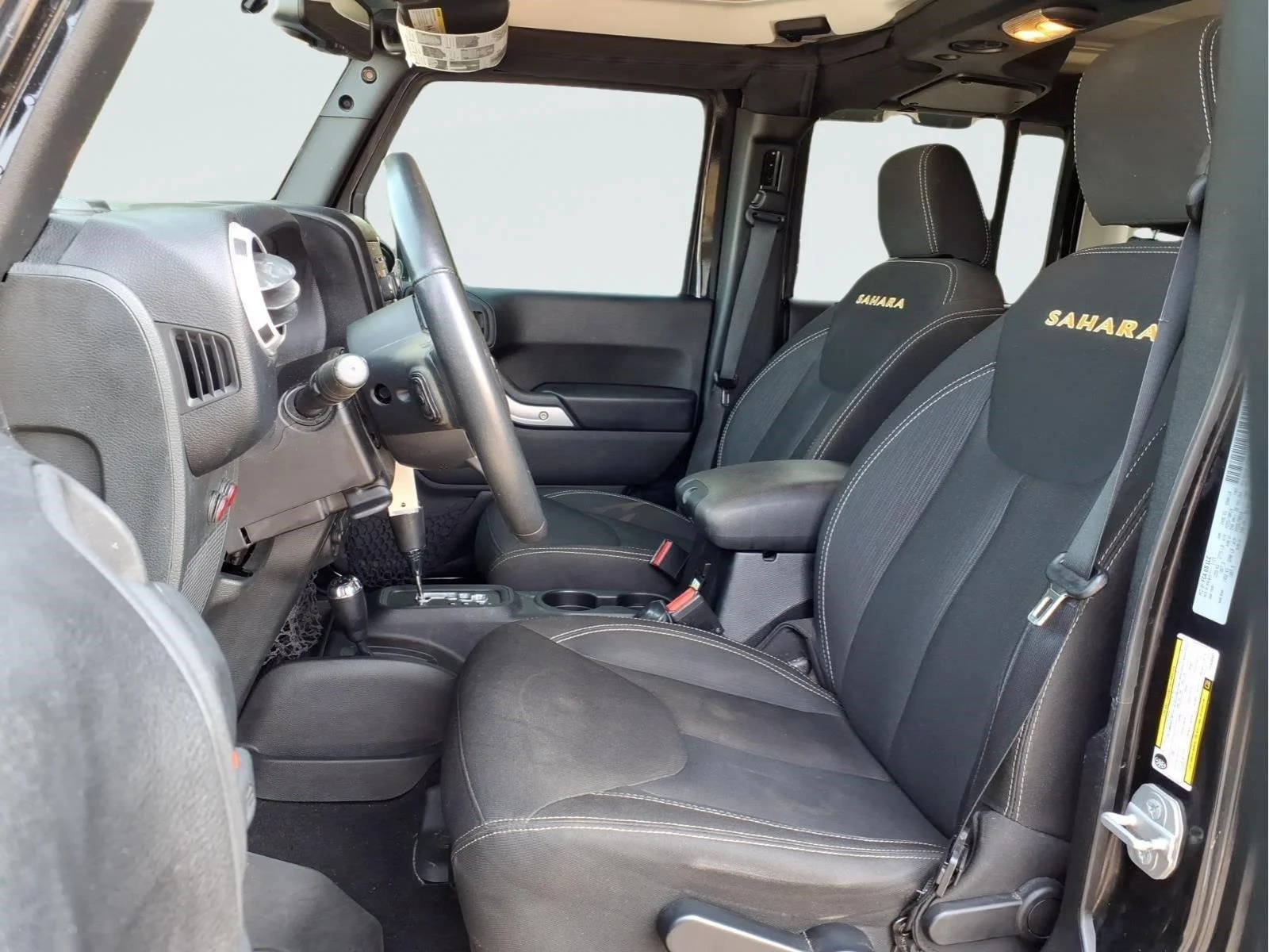 Used 2015 Black Jeep Sahara image 16