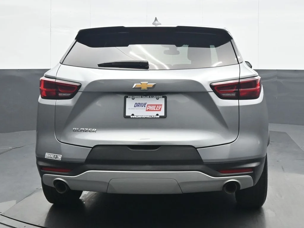 Used 2025 Gray Chevrolet LT image 5