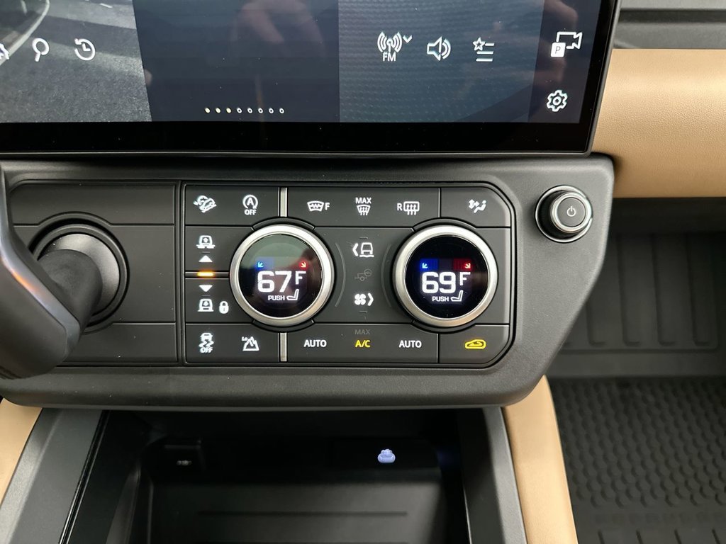 New 2026 Santorini Black Metallic Land Rover S image 13