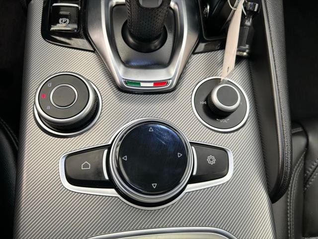 New 2025 Milano White Exterior Paint Alfa Romeo  image 41