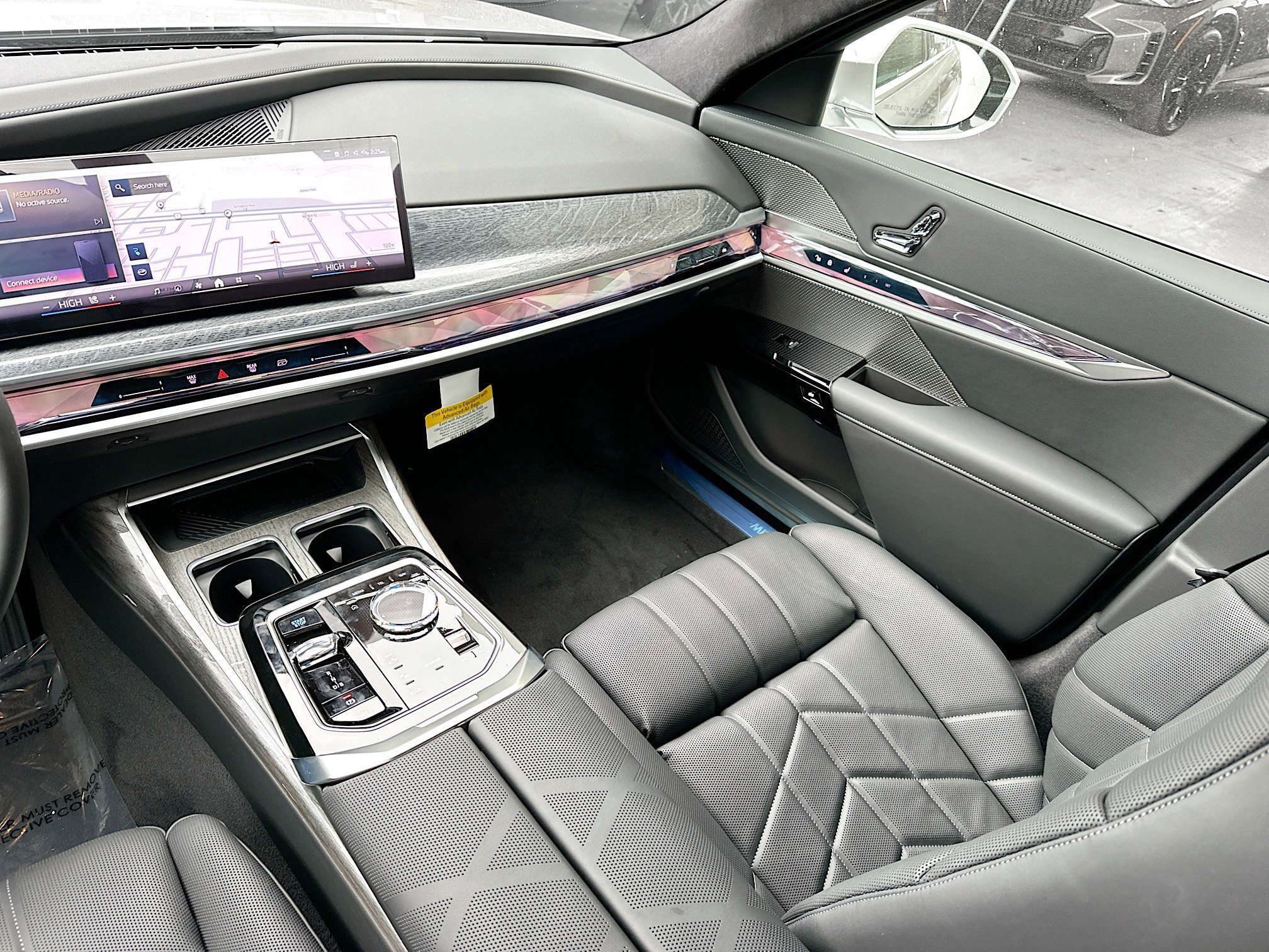 2025 BMW i7 50 - Photo 20