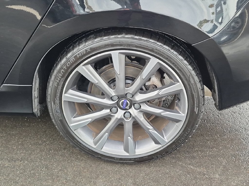 Used 2015 Black / Stone Volvo T6 image 31