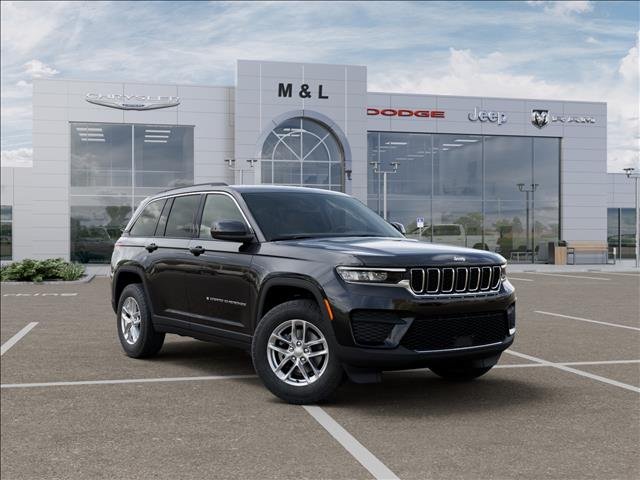 New 2026 Diamond Black Crystal Pearl-Coat Exterior Paint Jeep Laredo 4x4 image 1