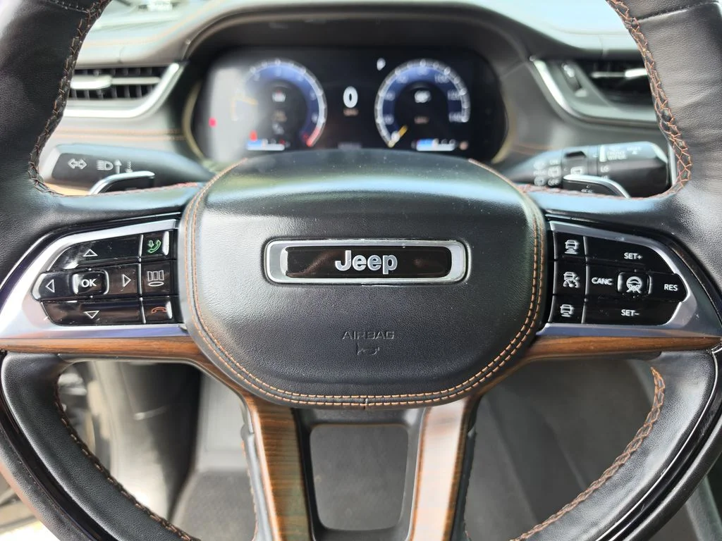 Used 2022 Diamond Black Jeep Summit image 34
