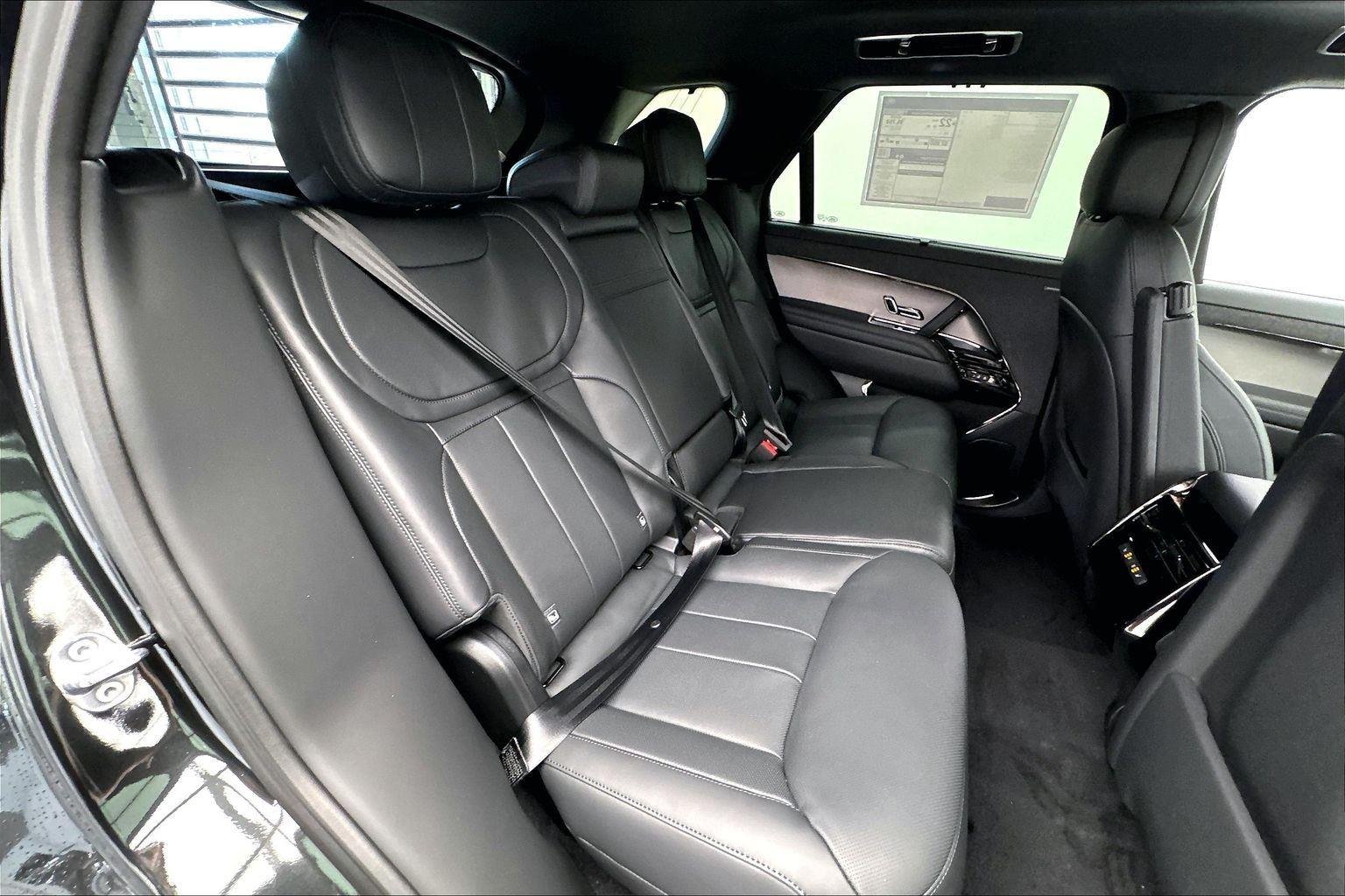 New 2026 Santorini Black Metallic Land Rover SE image 30
