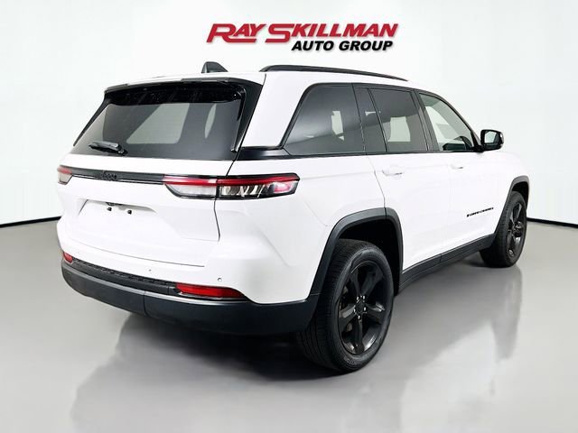 Used 2024 White Jeep Altitude image 7