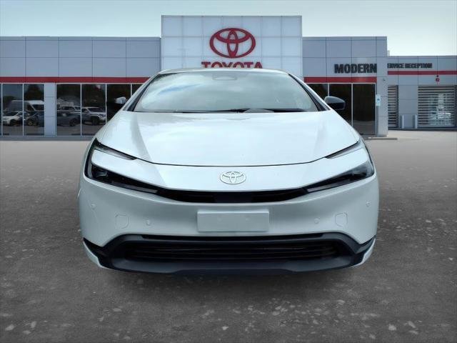 Used 2025 White Toyota  image 9