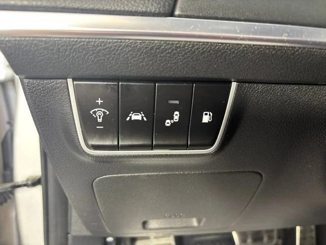Used 2018 Silver Kia GT1 image 17