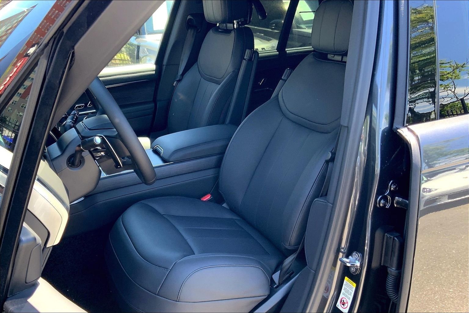 New 2026 Carpathian Grey Land Rover SE image 9