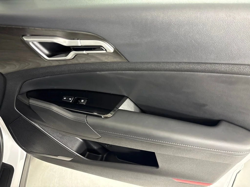Used 2025 White Kia X-Line image 14