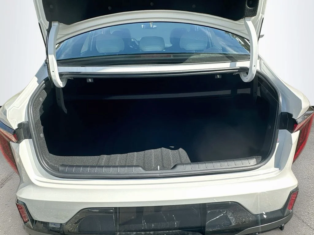 New 2026 Snow White Pearl Kia GT-Line image 25