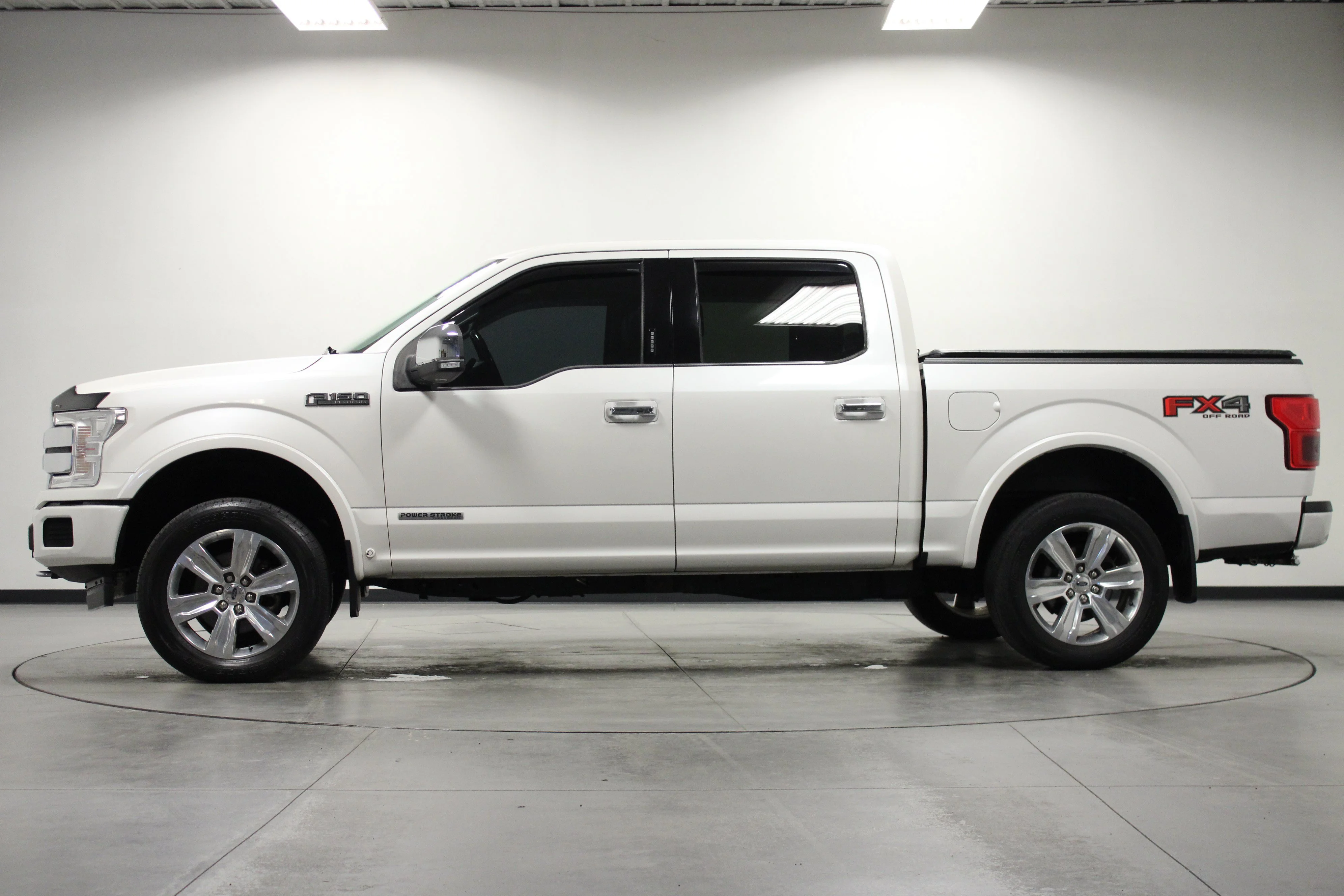 Used 2018 White Platinum Metallic Tri-Coat Ford Platinum image 7