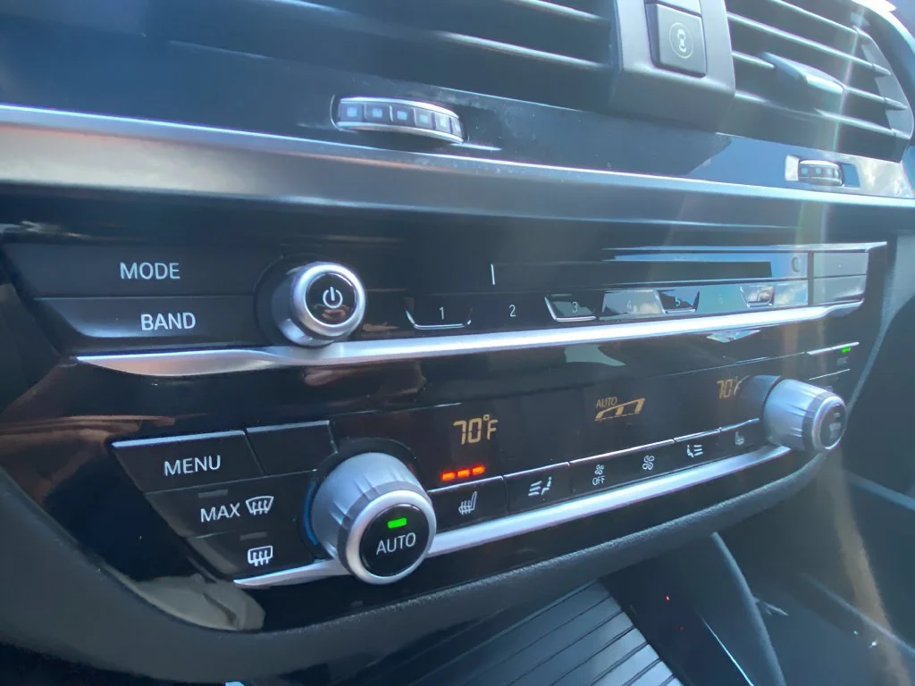 Used 2019 Black BMW xDrive30i image 24