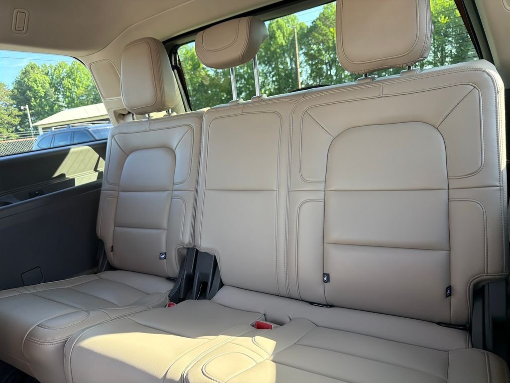 Used 2024 White Lincoln Reserve image 31