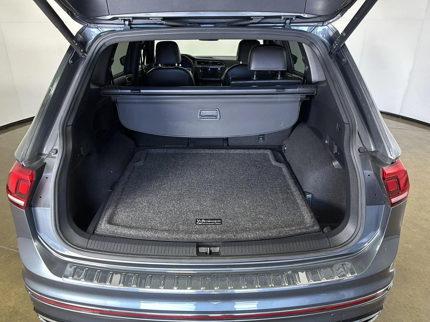 Used 2022 Platinum Gray Metallic Volkswagen SEL R-Line image 13