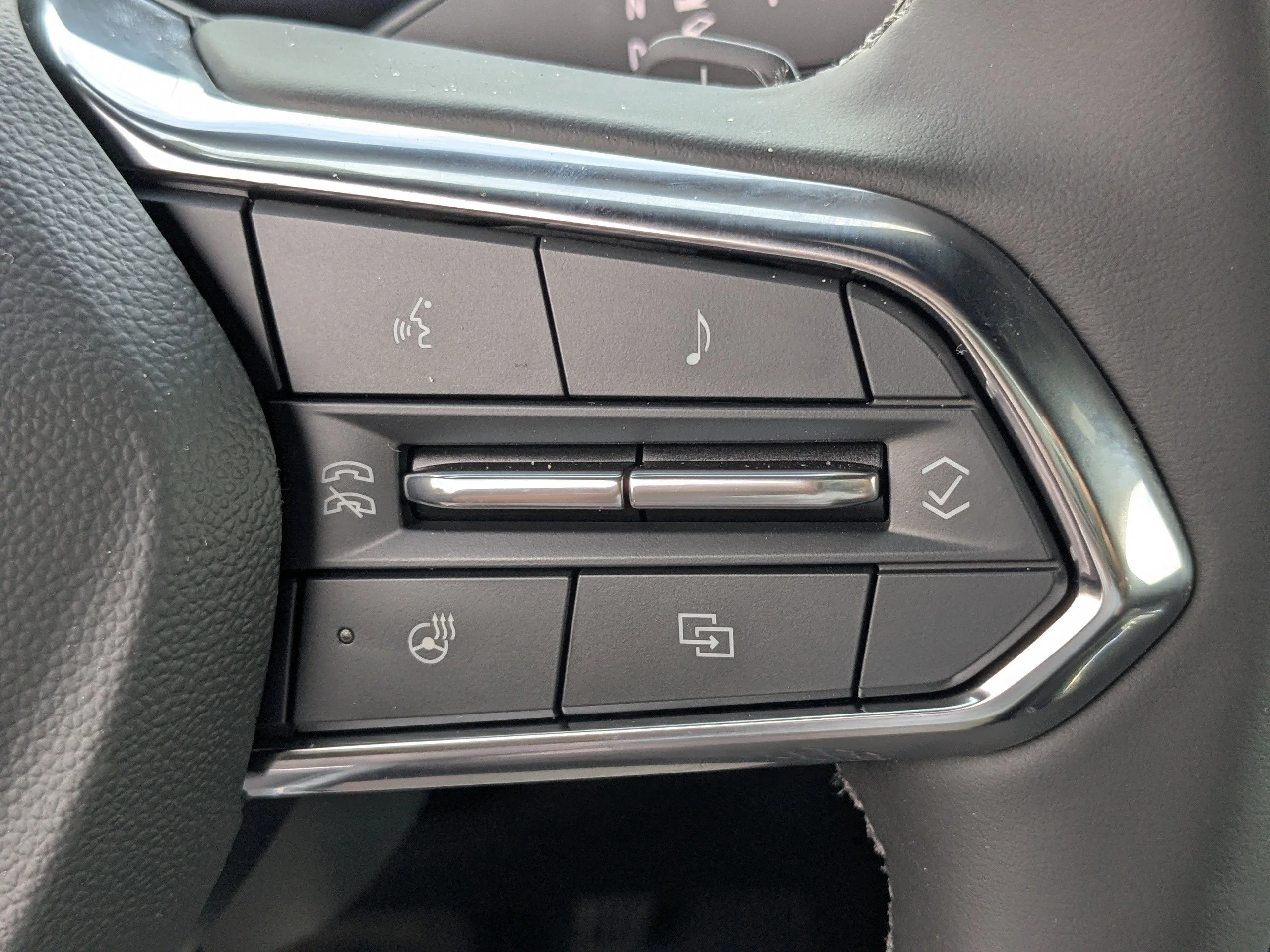 New 2025 Summit White Chevrolet LT image 24