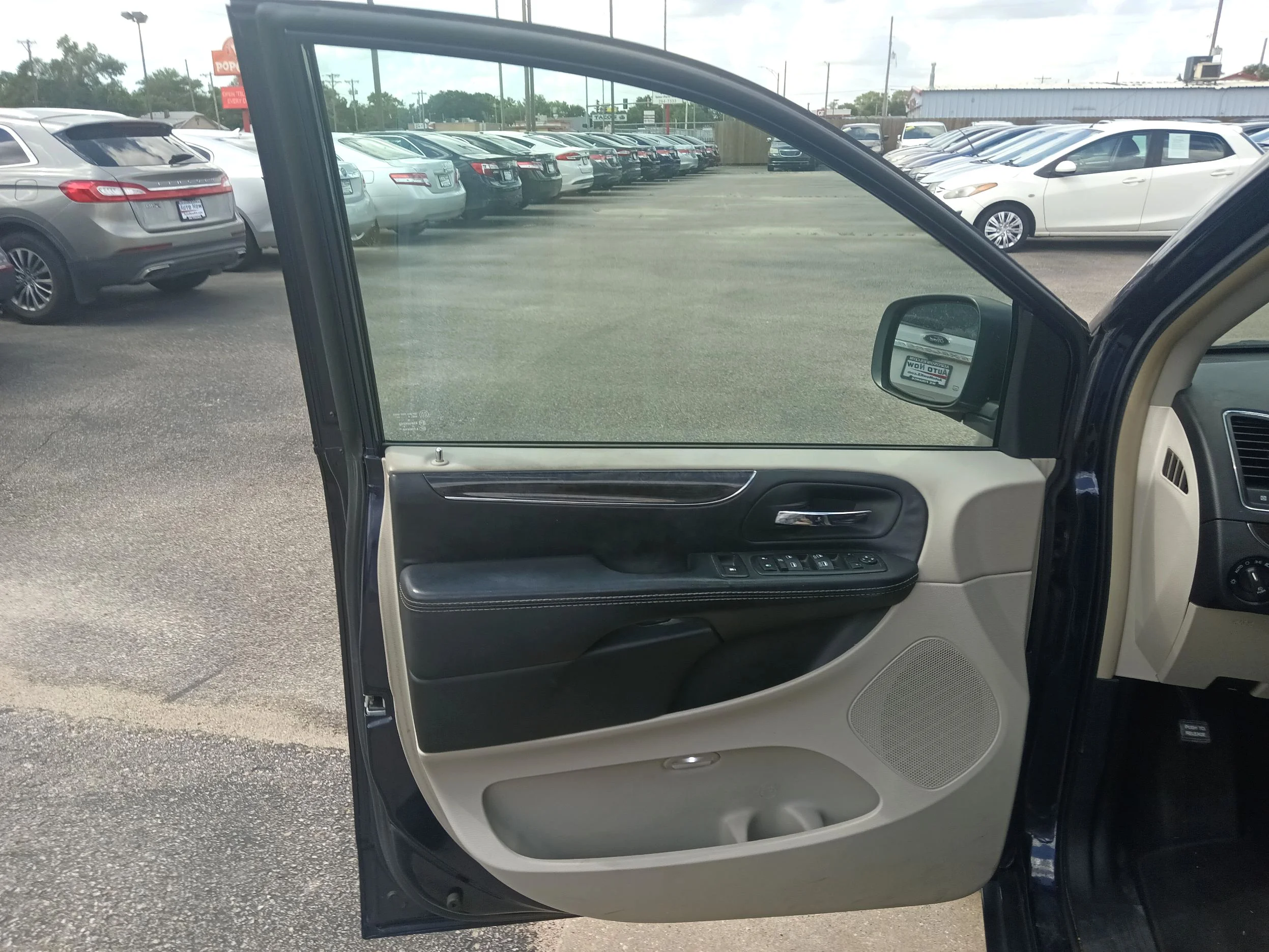 Used 2015 Blue Chrysler Touring image 17