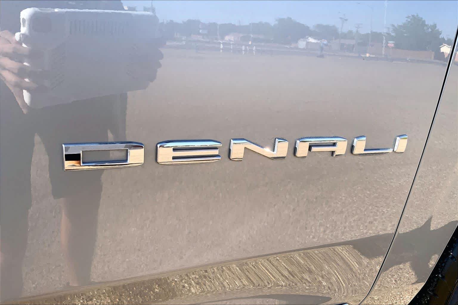 Used 2025 Sterling Metallic GMC Denali image 10