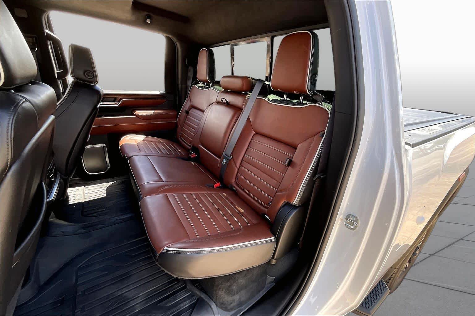 Used 2024 White Frost Tricoat GMC Denali Ultimate image 20