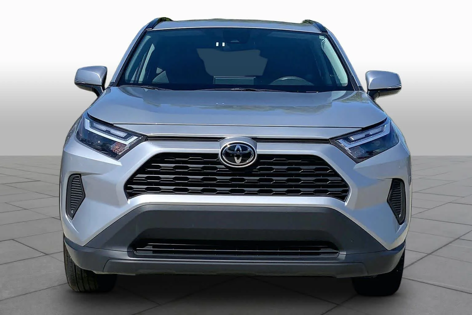 Used 2025 Silver Sky Metallic Toyota XLE image 3