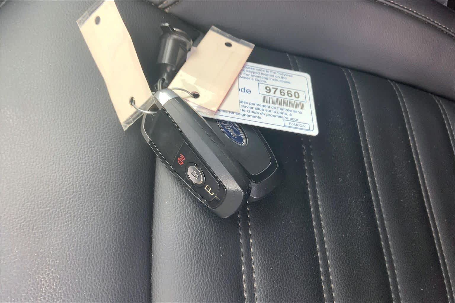 Used 2019 Oxford White Ford SEL image 15