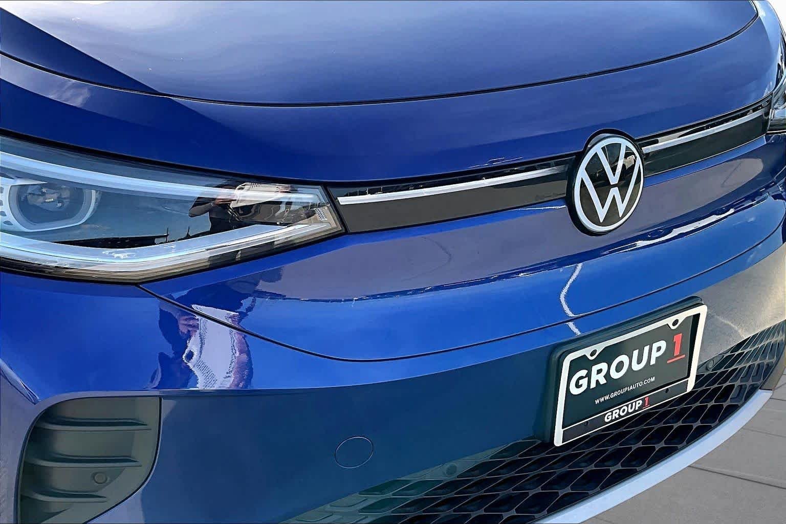 Used 2022 Dusk Blue Metallic/Black Roof Volkswagen Pro S image 26
