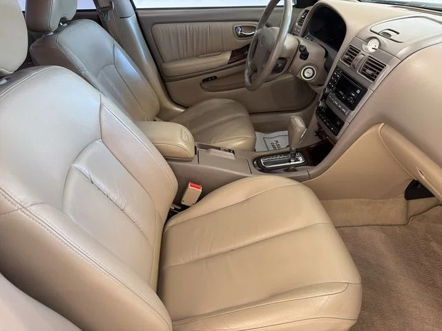 Used 2000 Black Obsidian INFINITI  image 23