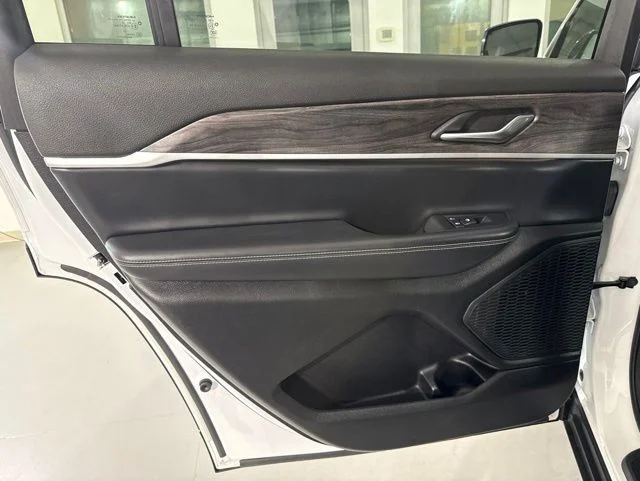 Used 2023 White Jeep Limited image 17