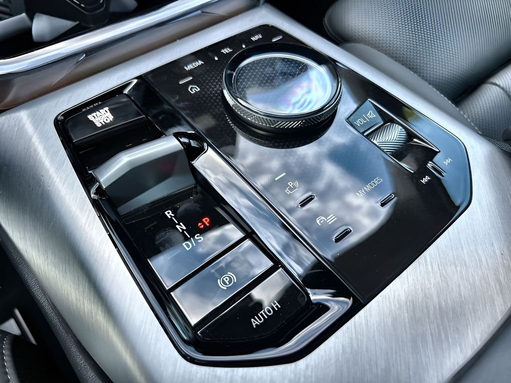 2026 BMW X3 30 - Photo 24