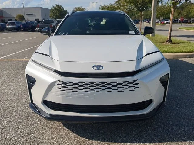 New 2026 Oxygen White Toyota Limited image 9