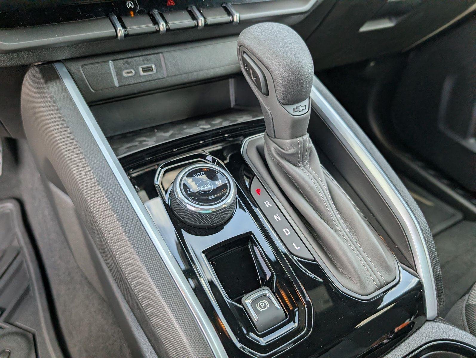 New 2026 Summit White Chevrolet Trail Boss image 18