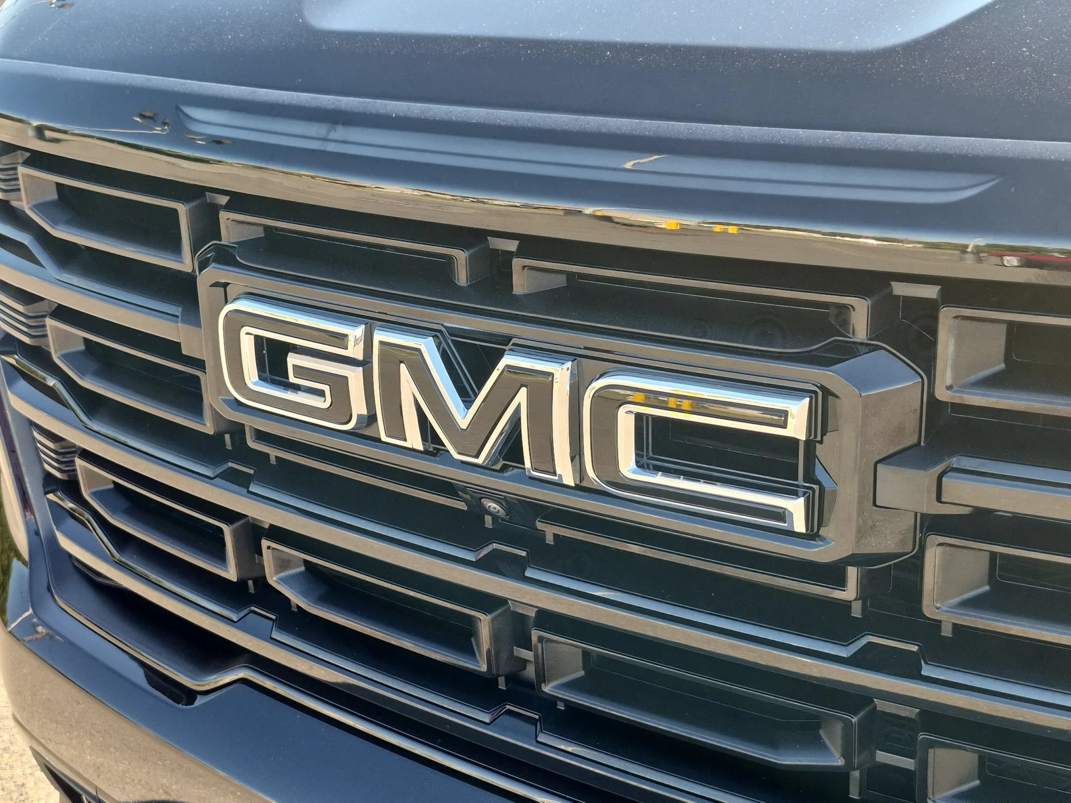 Used 2026 Ebony Twilight Metallic GMC FWD Elevation image 32