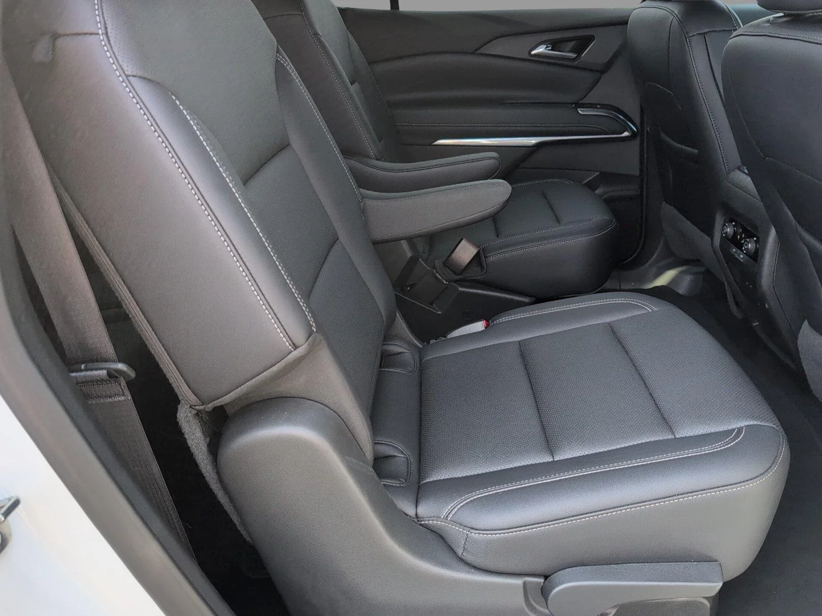 Used 2025 Summit White Chevrolet LT image 38