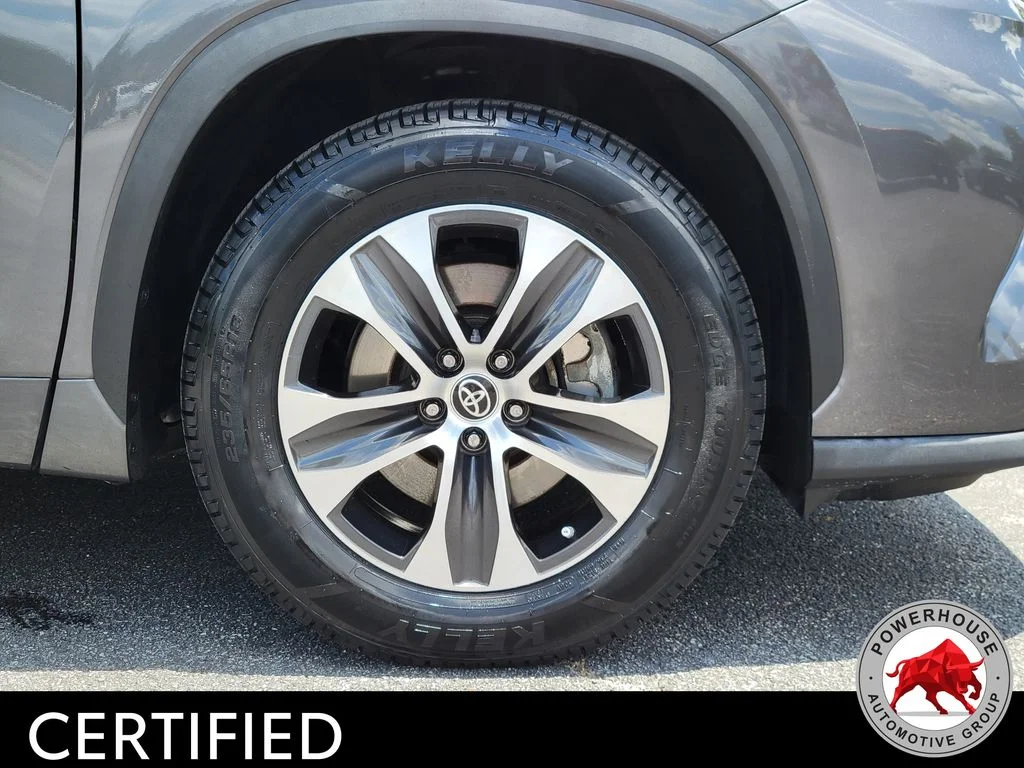 Used 2022 Gray Toyota XLE image 12