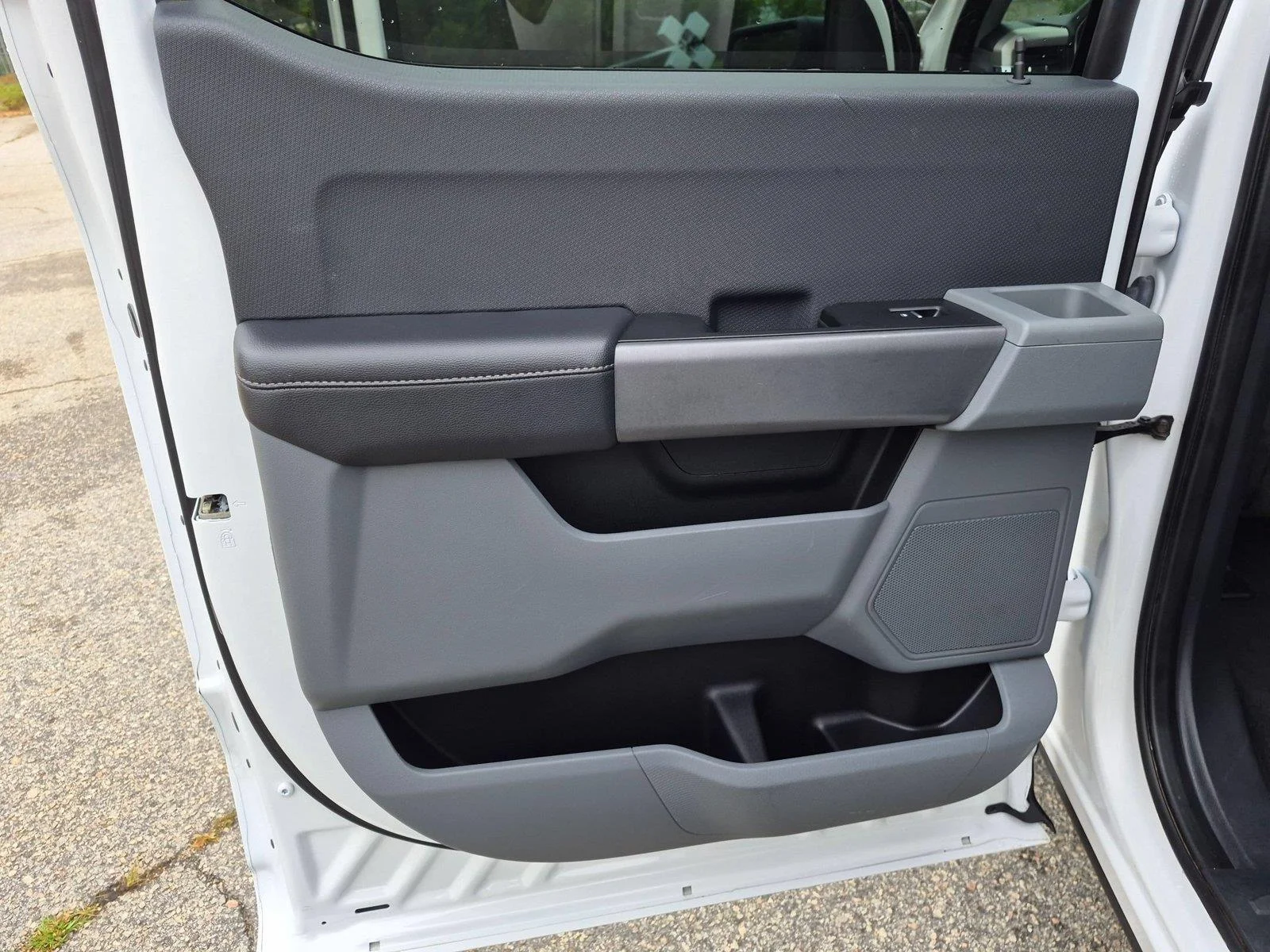 Used 2023 Oxford White Ford XLT image 22