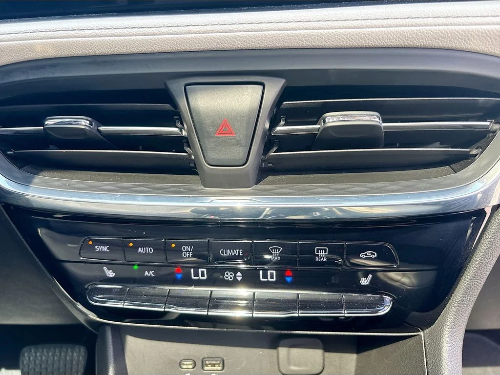 Used 2025 Gray Metallic Buick Avenir image 26