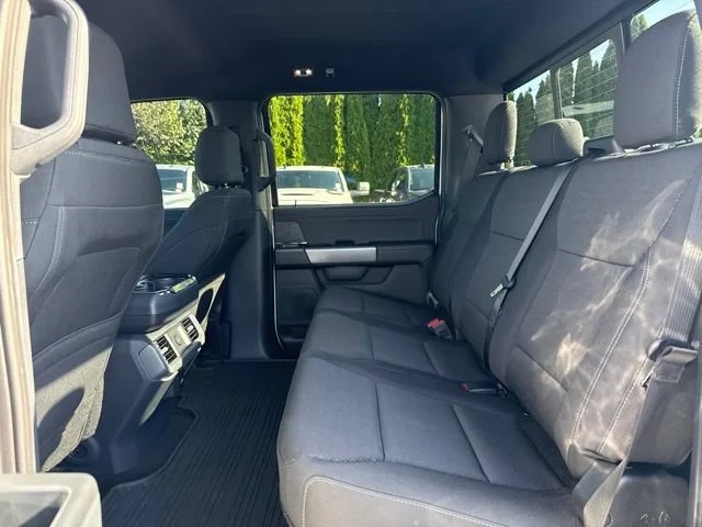 Used 2025 Oxford White Ford XLT image 17