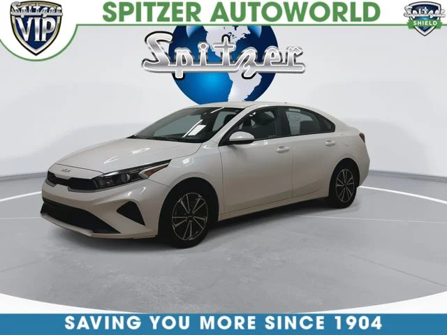 Used 2022 Snow White Pearl Kia LXS image 4