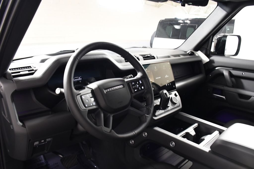 New 2026 Santorini Blk Land Rover X-Dynamic SE image 12