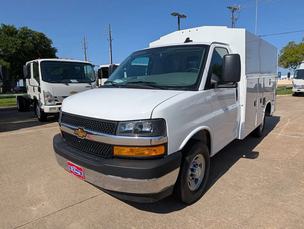 New 2026 Summit White Chevrolet 1WT image 18
